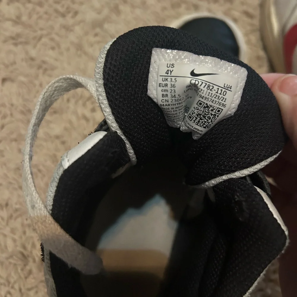 Nike Kids' Court Borough Mid 2 sneakers